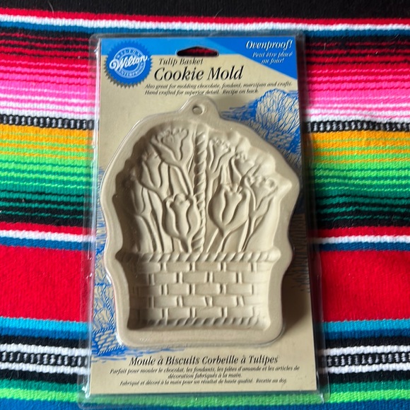 Wilton Tulip Basket Cookie Mold - Picture 1 of 6